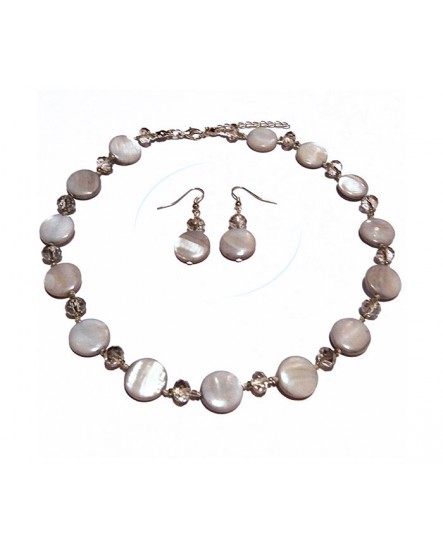 Parure ( collier + boucles d'oreilles )  nacre grise et perles a facettes translucide