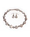 Parure ( collier + boucles d'oreilles )  nacre grise et perles a facettes translucide