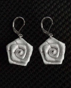 boucles d'oreilles rose rouge