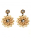 boucles d'oreilles clou fleurs légères beige crème