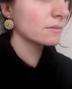 boucles d'oreilles clou fleurs légères beige crème