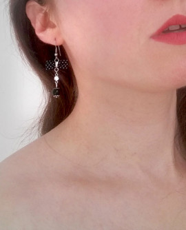 Boucles d'oreilles pin up noeud et cristal - noir et blanc