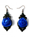 boucles d'oreilles : dentelle noire et fleur de satin rose fuchsia