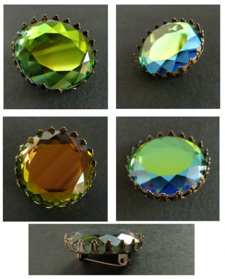 Broche couronne bronze au cabochon vert et mordoré