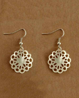 Boucles d'oreilles fleur nacre blanche mariage mariée bohème