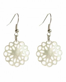 Boucles d'oreilles fleur nacre blanche mariage mariée bohème