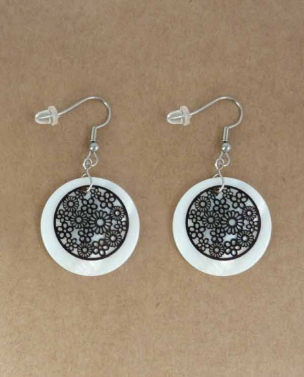 Boucles d'oreilles puces style art déco : disque nacre blanche et cristal