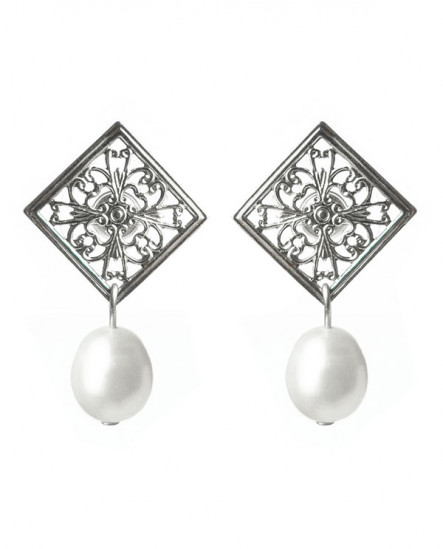 Boucles d'oreilles dentelle argentée et perle nacrée blanche