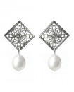 Boucles d'oreilles dentelle argentée et perle nacrée blanche