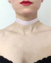 collier ras de cou pin up rouge à pois gris clair