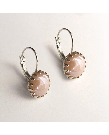 Boucles d'oreilles dormeuses rétro cabochon beige - attaches argentées ou bronze