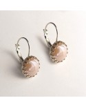 Boucles d'oreilles dormeuses rétro cabochon beige - attaches argentées ou bronze