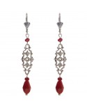 Boucles d'oreilles pendantes baroque argentées avec une goutte rouge sombre