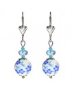 Boucles d'oreilles dormeuses fleurs bleues sur porcelaine blanche