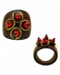 Bois, perles rouges et coupelles dorées (Bague)