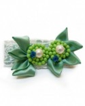 Perles et satin Vert sur dentelle blanche ( Barrette )